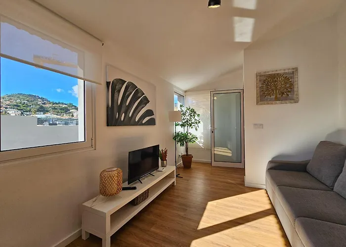 Sunny Terrace Apartment